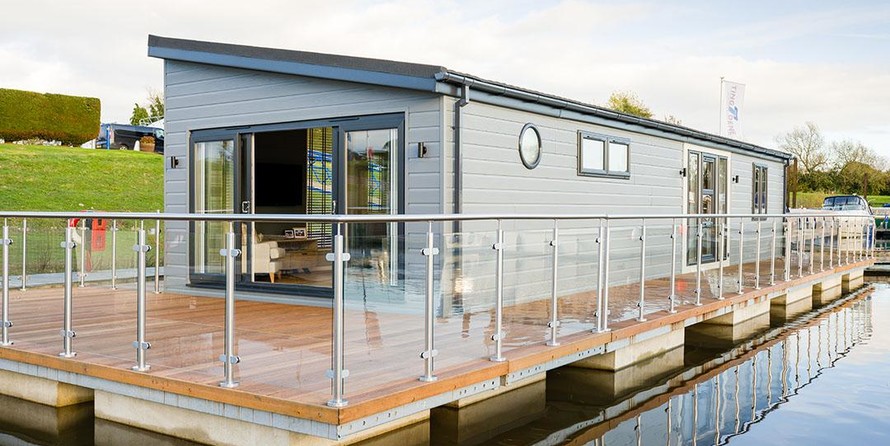 Wide beam narrowboat 65 x 12 hanbury monarch
