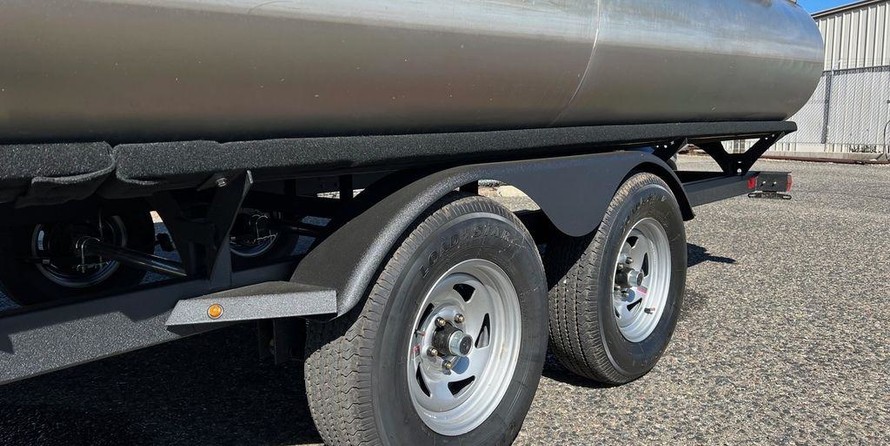 Sun Tracker Fishin Barge 24 XP3