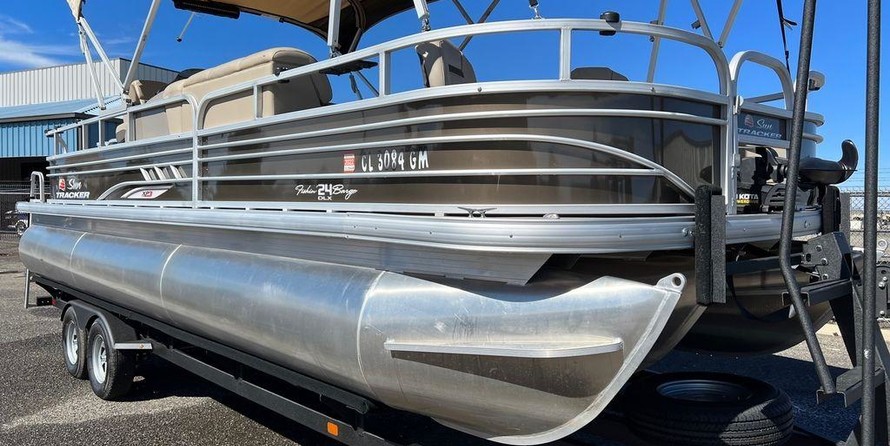 Sun Tracker Fishin Barge 24 XP3