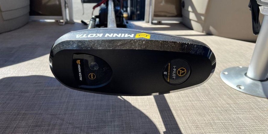 Sun Tracker Fishin Barge 24 XP3