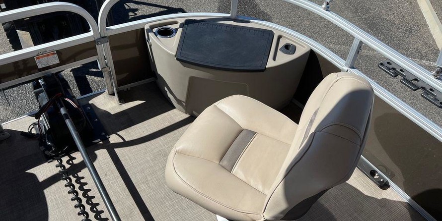 Sun Tracker Fishin Barge 24 XP3