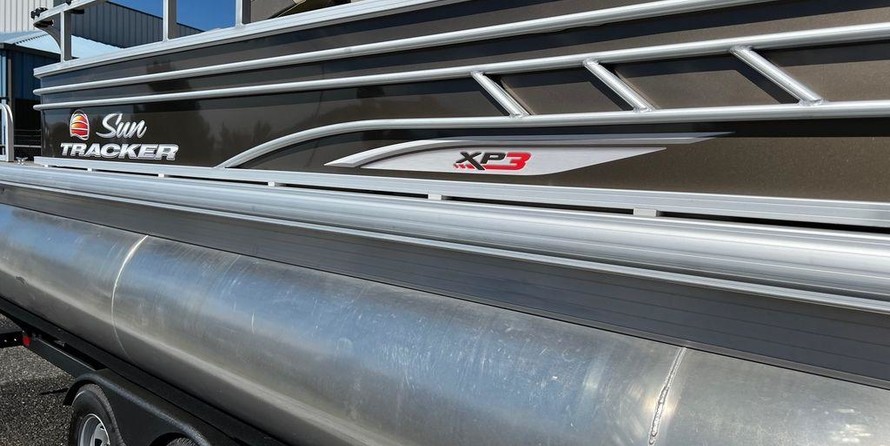 Sun Tracker Fishin Barge 24 XP3