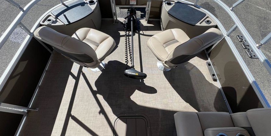 Sun Tracker Fishin Barge 24 XP3