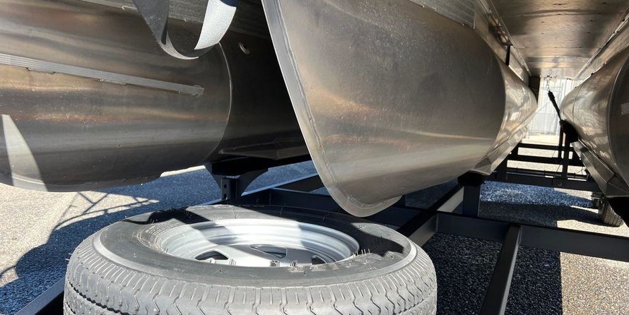 Sun Tracker Fishin Barge 24 XP3