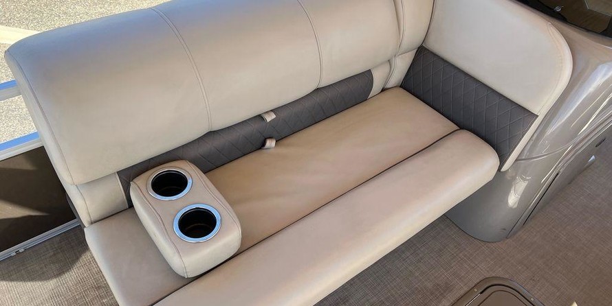 Sun Tracker Fishin Barge 24 XP3