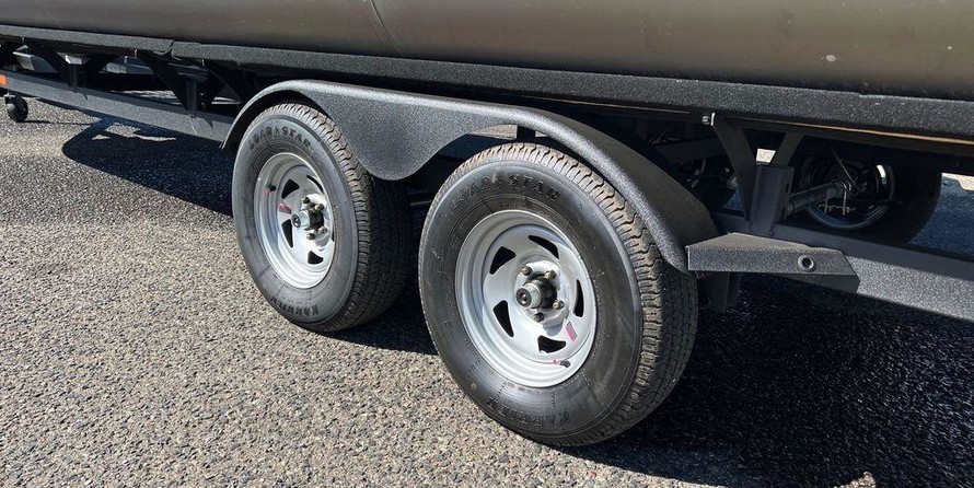 Sun Tracker Fishin Barge 24 XP3