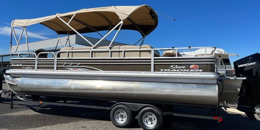 Sun Tracker Fishin Barge 24 XP3