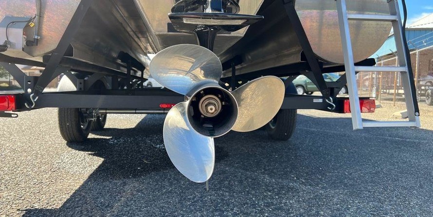 Sun Tracker Fishin Barge 24 XP3