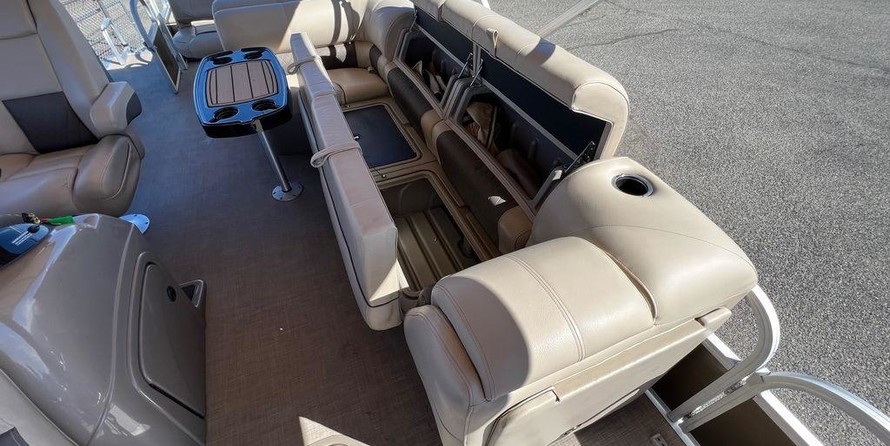 Sun Tracker Fishin Barge 24 XP3