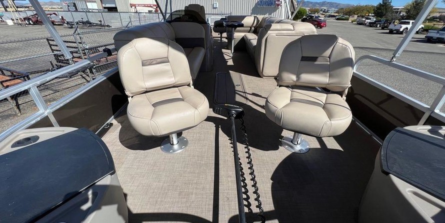 Sun Tracker Fishin Barge 24 XP3