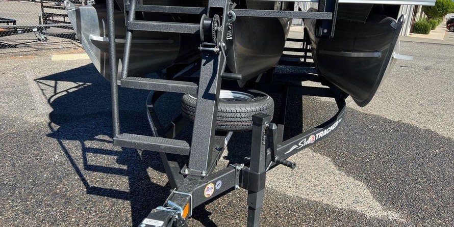 Sun Tracker Fishin Barge 24 XP3