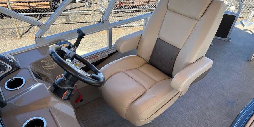 Sun Tracker Fishin Barge 24 XP3