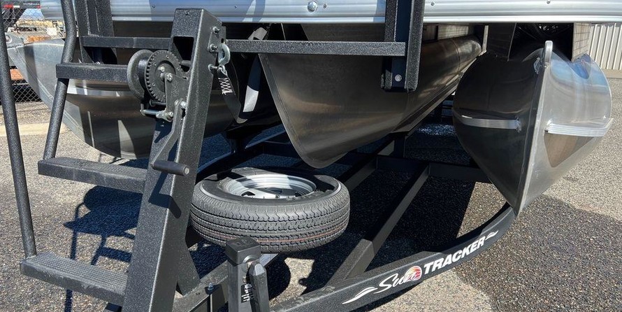 Sun Tracker Fishin Barge 24 XP3