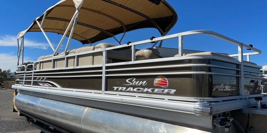 Sun Tracker Fishin Barge 24 XP3