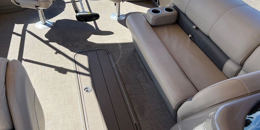 Sun Tracker Fishin Barge 24 XP3