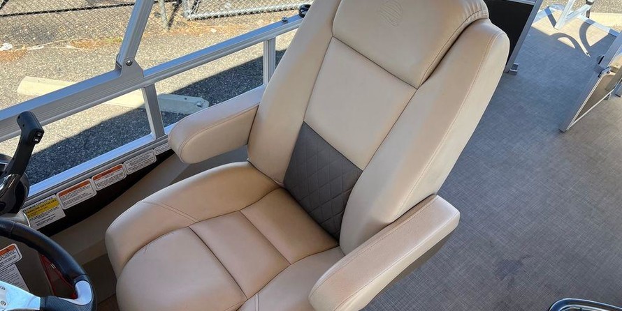 Sun Tracker Fishin Barge 24 XP3