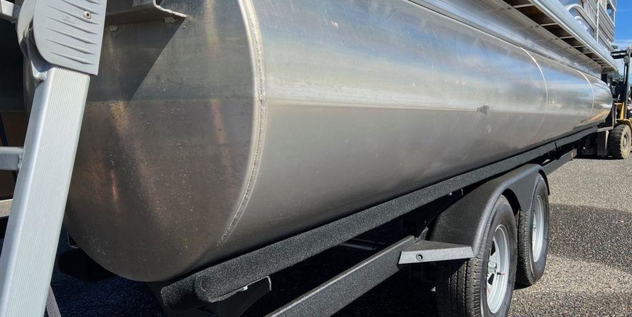 Sun Tracker Fishin Barge 24 XP3