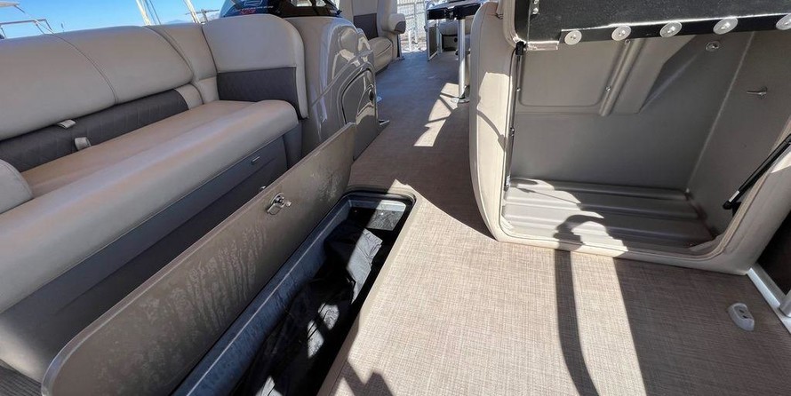 Sun Tracker Fishin Barge 24 XP3