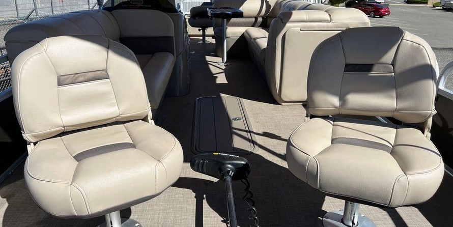 Sun Tracker Fishin Barge 24 XP3