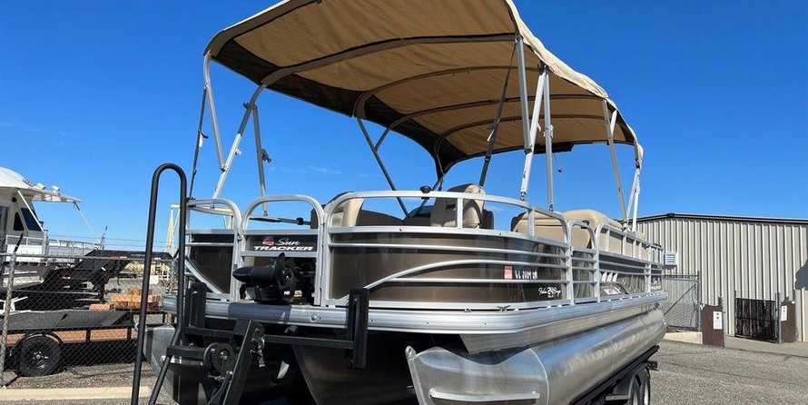 Sun Tracker Fishin Barge 24 XP3