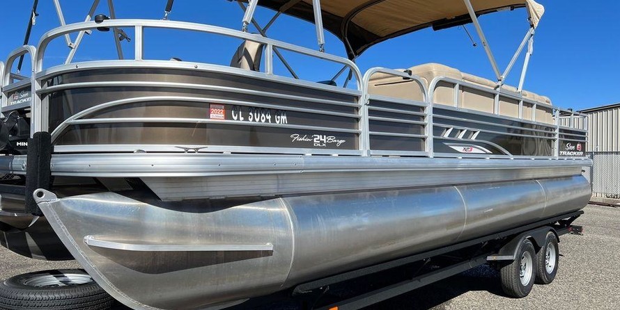 Sun Tracker Fishin Barge 24 XP3
