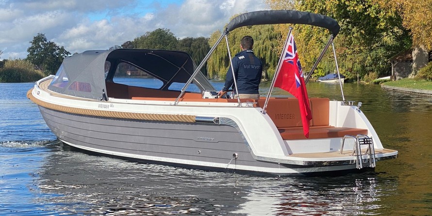 Interboat intender 820