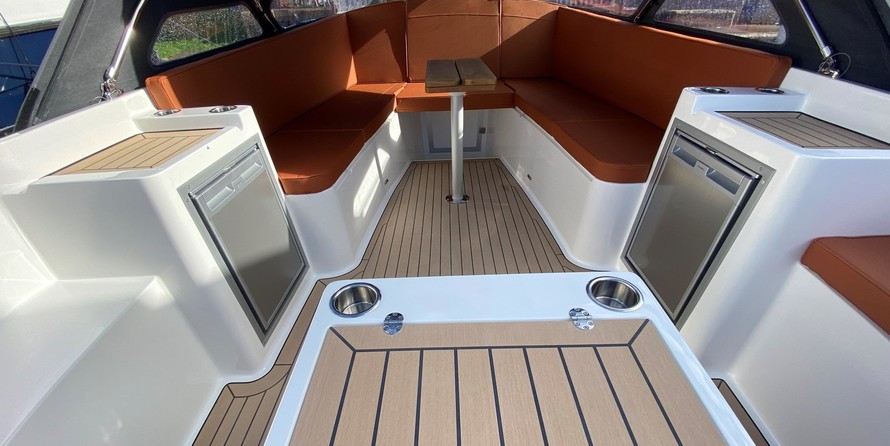 Interboat intender 820