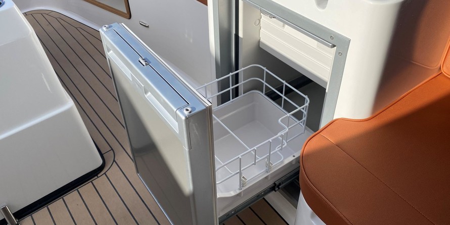 Interboat intender 820