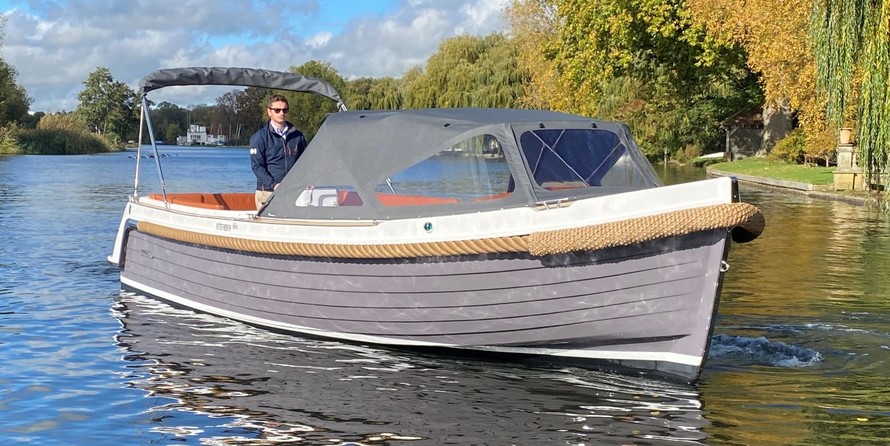 Interboat intender 820