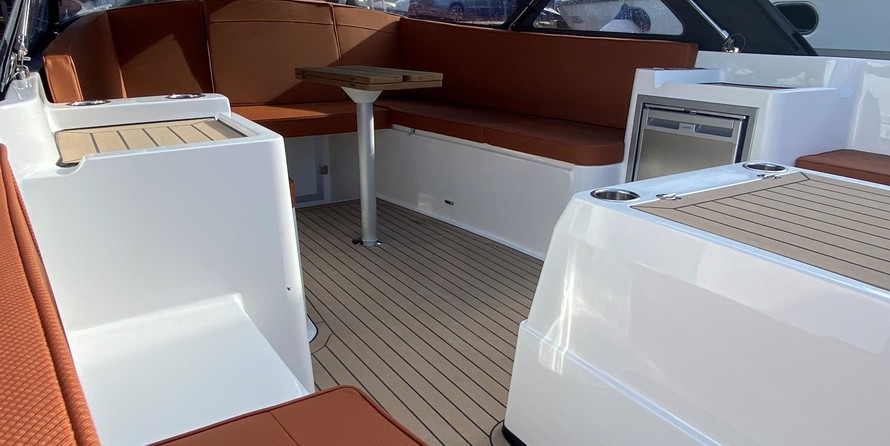 Interboat intender 820