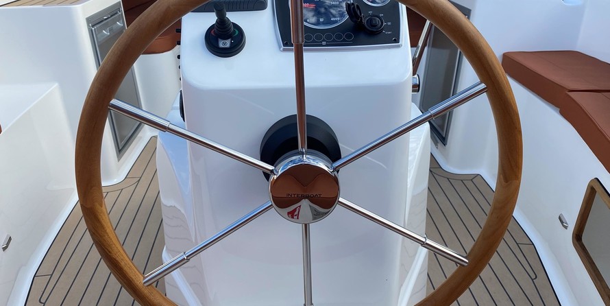 Interboat intender 820