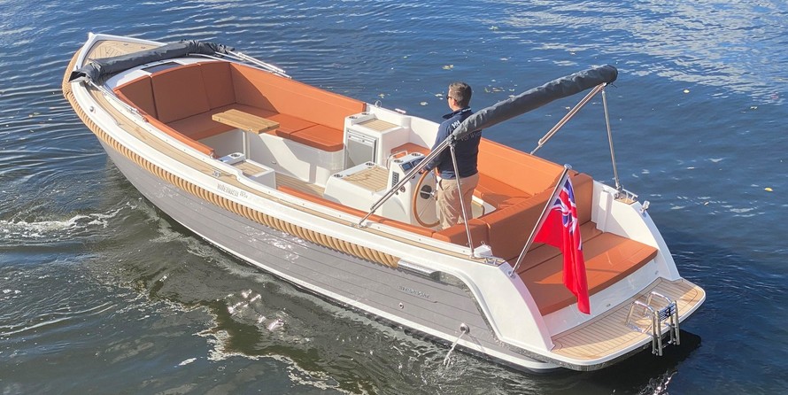 Interboat intender 820