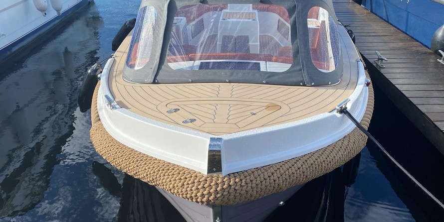 Interboat intender 820