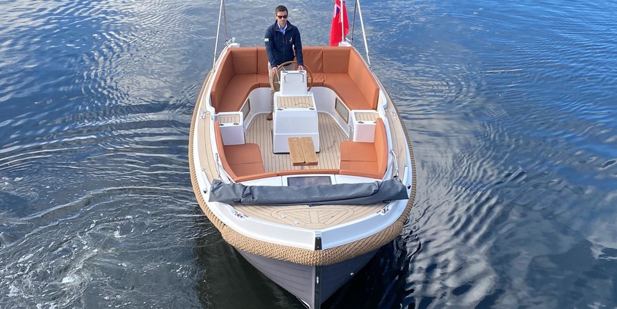 Interboat intender 820