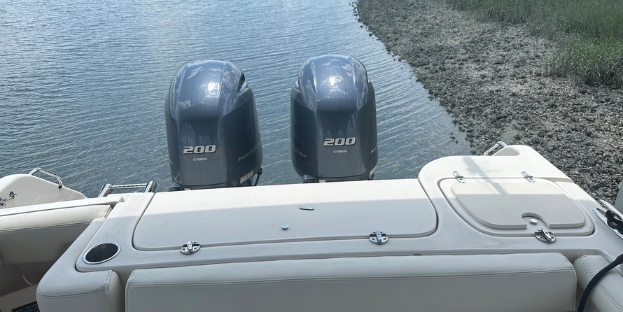 Grady-White Freedom 275