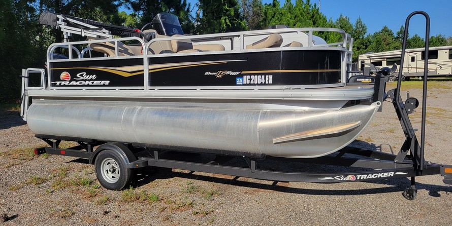 Sun Tracker Bass Buggy 16 DLX ET