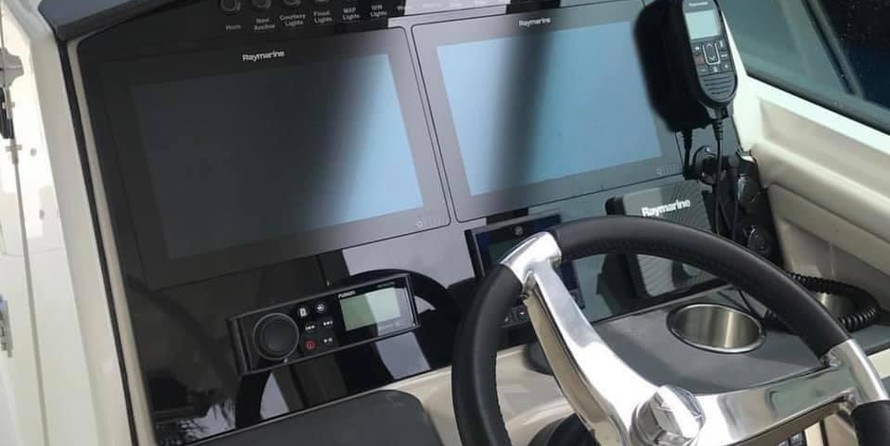 Boston Whaler 320 Vantage