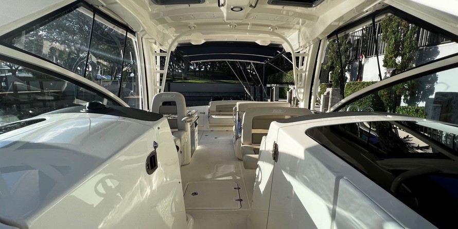 Boston Whaler 320 Vantage