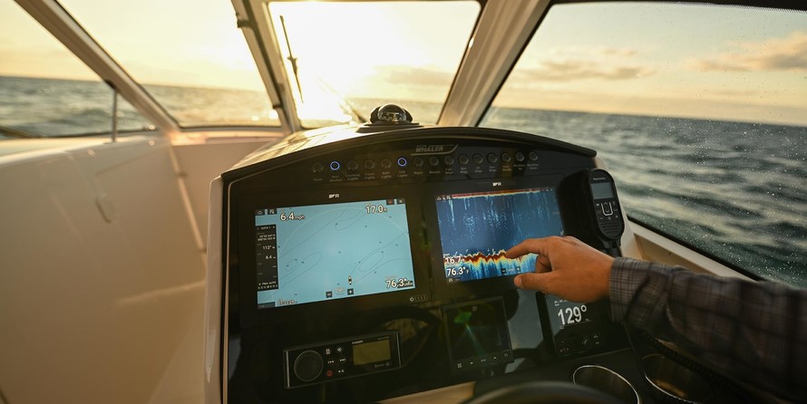 Boston Whaler 320 Vantage