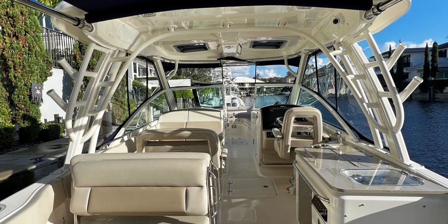 Boston Whaler 320 Vantage