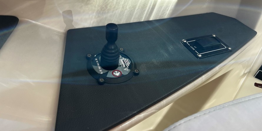 Boston Whaler 320 Vantage