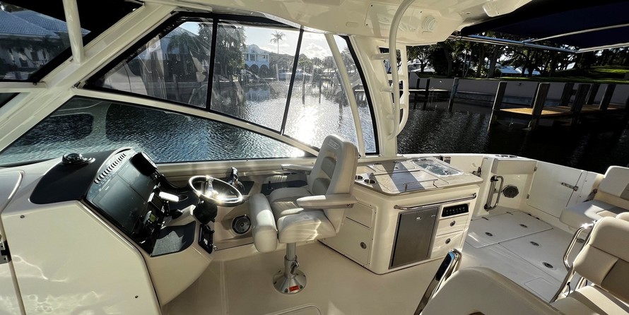 Boston Whaler 320 Vantage