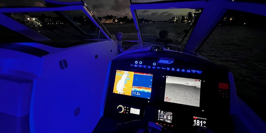 Boston Whaler 320 Vantage