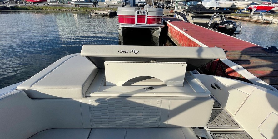 Sea Ray 230 SPX