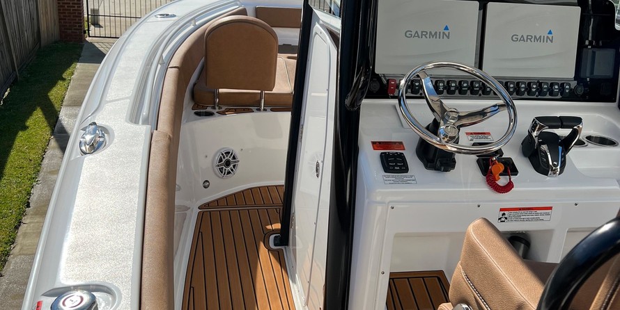 Sea Ray hunt ultra 211