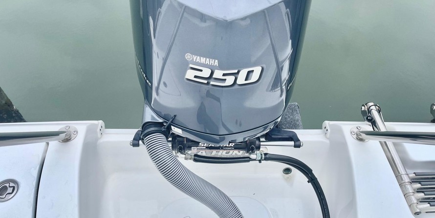 Sea Ray hunt ultra 211