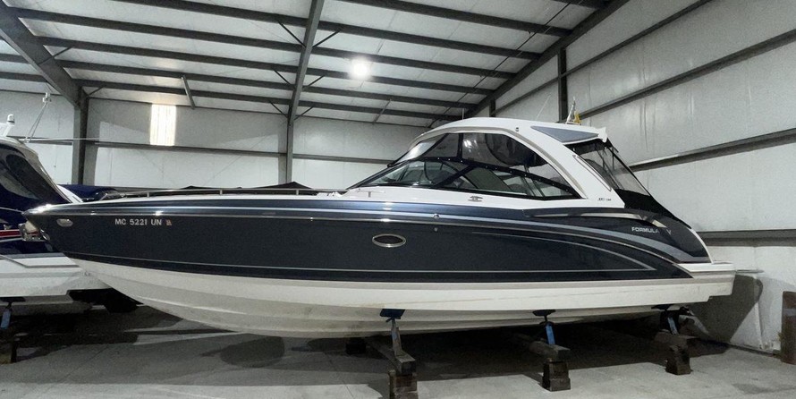 Formula 350 Crossover Bowrider