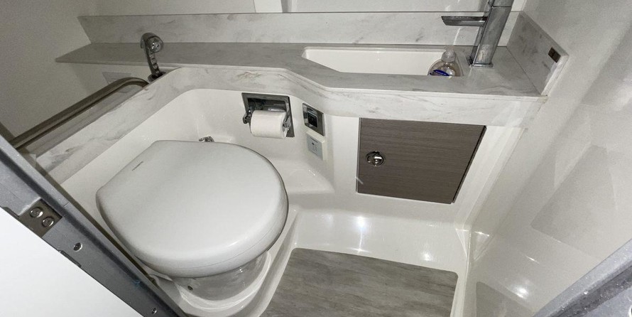 Formula 350 Crossover Bowrider