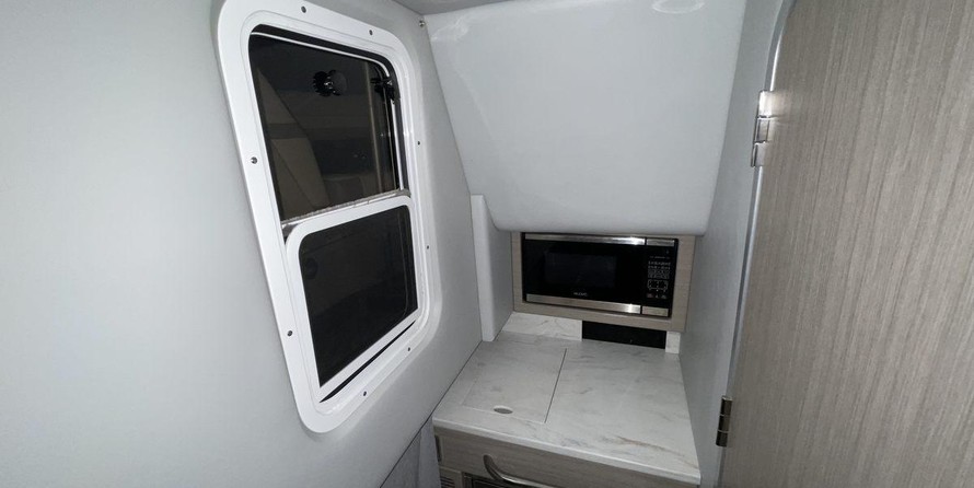 Formula 350 Crossover Bowrider