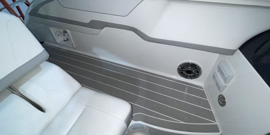 Formula 350 Crossover Bowrider